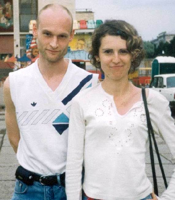 ... Я и Ольга весна 2005 Спб напротив Тюза...