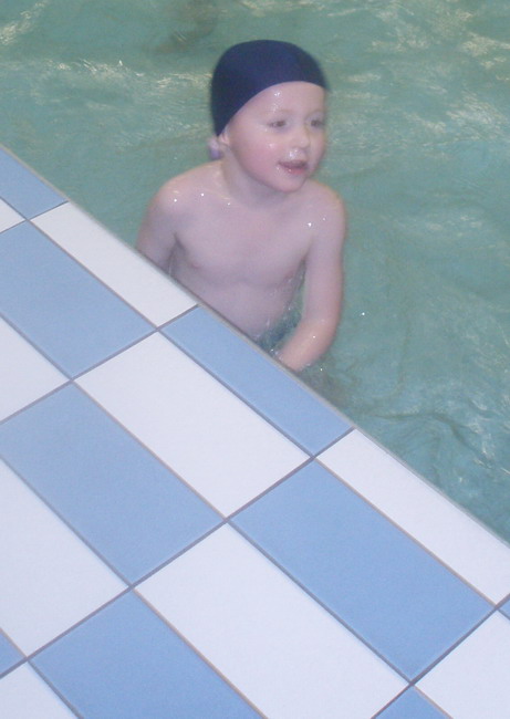 ... Валерик . зима 2010 в бассейне ...